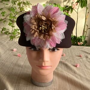 🚨LAST ONE🚨Chic Brown Wool Beret Hat With Pink and Brown Floral Accent